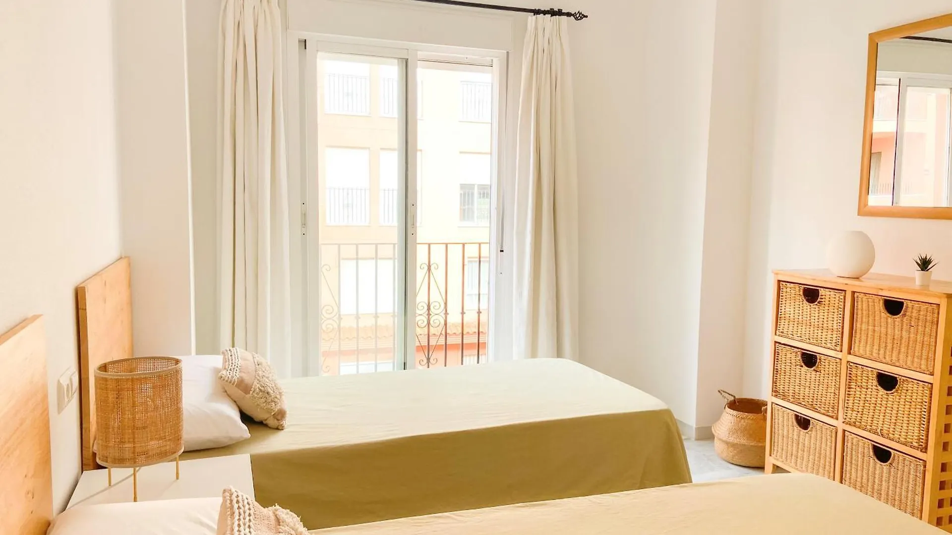 Apartamento Con Vistas Al Mar , Golf Y Vinedos Manilva